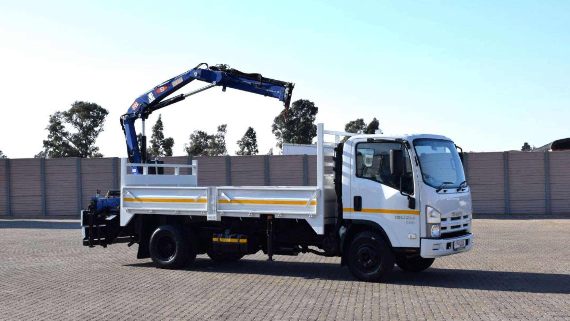 Careful Towing 4-ton crane tow truck operating in Gauteng
