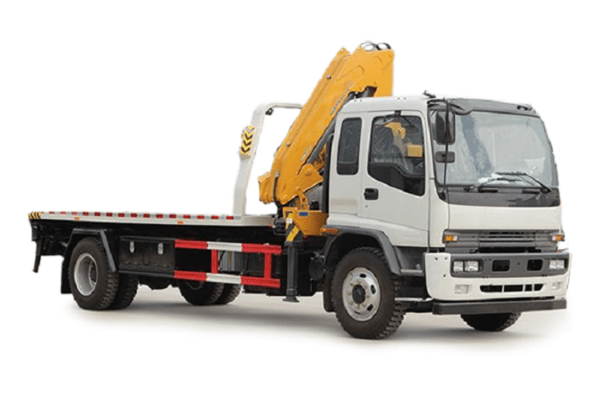 Careful Towing 8-ton crane truck for machinery and equipment transport